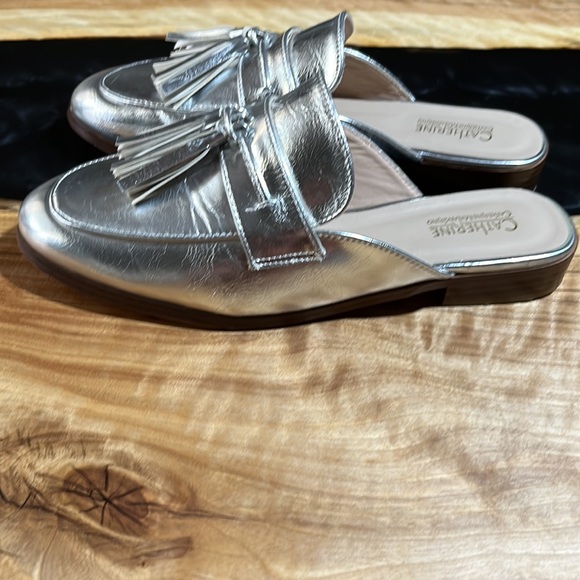 Catherine Malandrino Tassler Slip-on Loafer in Crinkled Silver.  Sz 6 1/2 - Picture 4 of 7